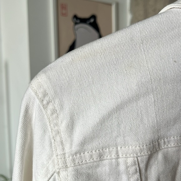 ✨2/$10✨ Universal Thread Classic White Denim Jean Jacket - Picture 5 of 5